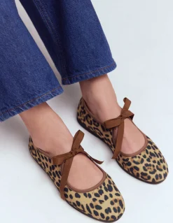 Boden Chaussures Plates-Babies souples à nouer Cœurs folk rouge rockabilly