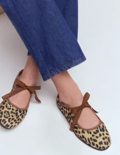 Boden Chaussures Plates-Babies souples à nouer Cœurs folk rouge rockabilly