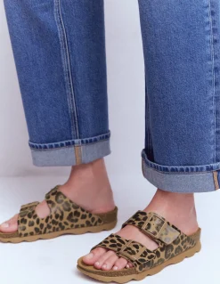 Boden Chaussures Plates|Sandales-Claquettes Lyla imprimées à boucles Cœurs folk rouge rockabilly