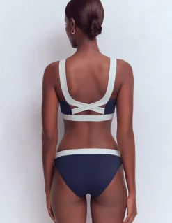 Boden Bikinis|Maillots De Bain-Haut de bikini Campania croisé dans le dos Bleu marine, colourblock ivoire