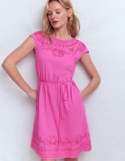 Boden Robes & Combinaisons|Robes Coupe Petite-Robe courte brodée en jersey Passiflore