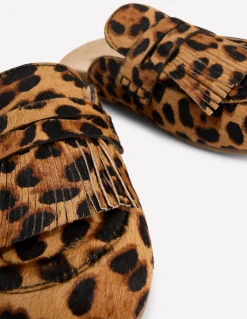 Boden Chaussures Plates-Sabots Etta façon mules avec franges Klassisches Leopardenmuster Ponyhaar