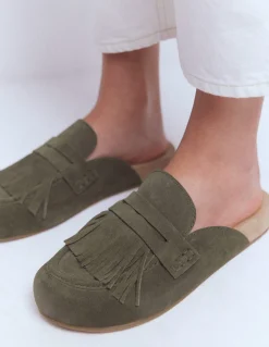 Boden Chaussures Plates-Sabots Etta façon mules avec franges Vert olive profond