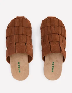 Boden Chaussures Plates-Sabots Loretta à brides multiples Fauve