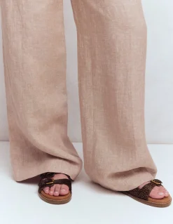 Boden Chaussures Plates|Sandales-Sandales à semelle ergonomique et trois brides Cœurs folk rouge rockabilly