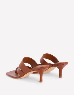 Boden Chaussures À Talons-Sandales façon tongs à petits talons Fauve