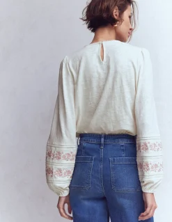 Boden Tops & T-Shirts-Top Rosie brodé en jersey Ivoire