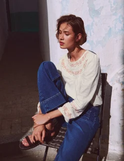 Boden Tops & T-Shirts-Top Rosie brodé en jersey Ivoire