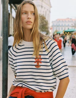 Boden Pulls & Gilets-T-shirt Margot à manches bouffantes Homard ivoire/bleu marine