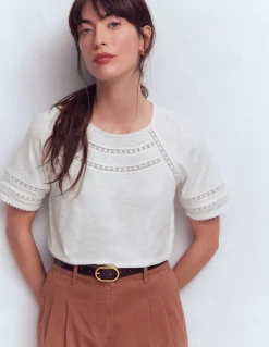 Boden Tops & T-Shirts-T-shirt Poppy à col rond et détails Blanc