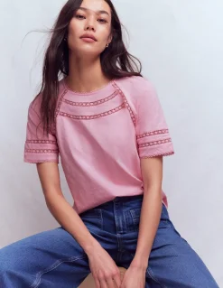 Boden Tops & T-Shirts-T-shirt Poppy à col rond et détails Dauphin rose