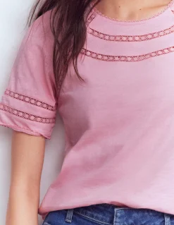 Boden Tops & T-Shirts-T-shirt Poppy à col rond et détails Dauphin rose