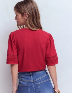 Boden Tops & T-Shirts-T-shirt Poppy col V à détails Rouge terre cuite