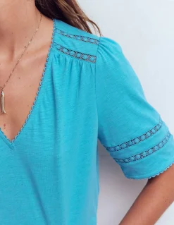 Boden Tops & T-Shirts-T-shirt Poppy col V à détails Bleu azur