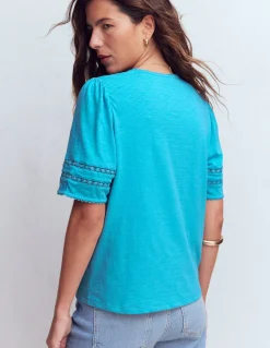 Boden Tops & T-Shirts-T-shirt Poppy col V à détails Bleu azur