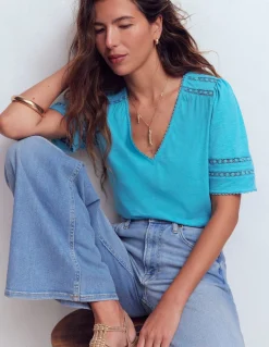 Boden Tops & T-Shirts-T-shirt Poppy col V à détails Bleu azur