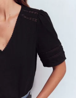 Boden Tops & T-Shirts-T-shirt Poppy col V à détails Noir